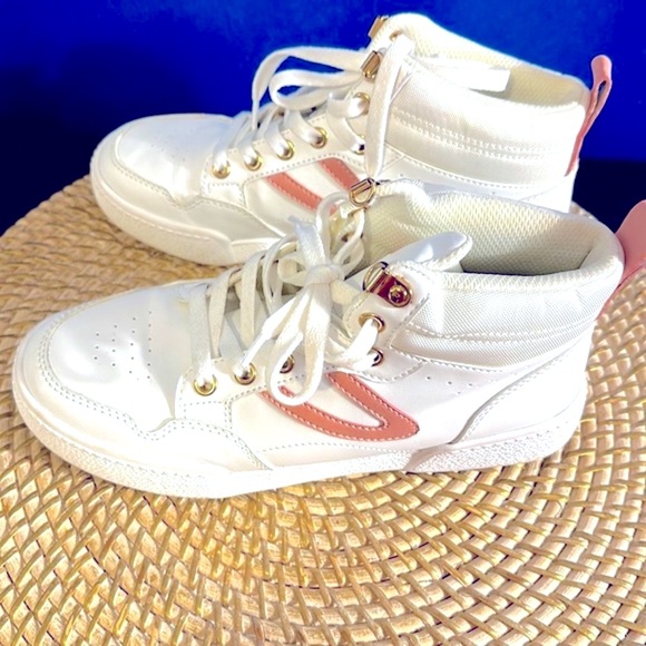 Tretorn Shoes - Women’s White and Pink Tretorn High Top Comfort Insole Athletic Shoes Size 7